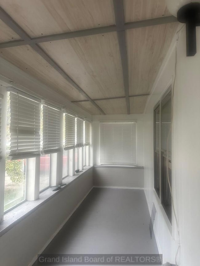 604 W 10th St, Grand Island, NE 68801 - photo 2