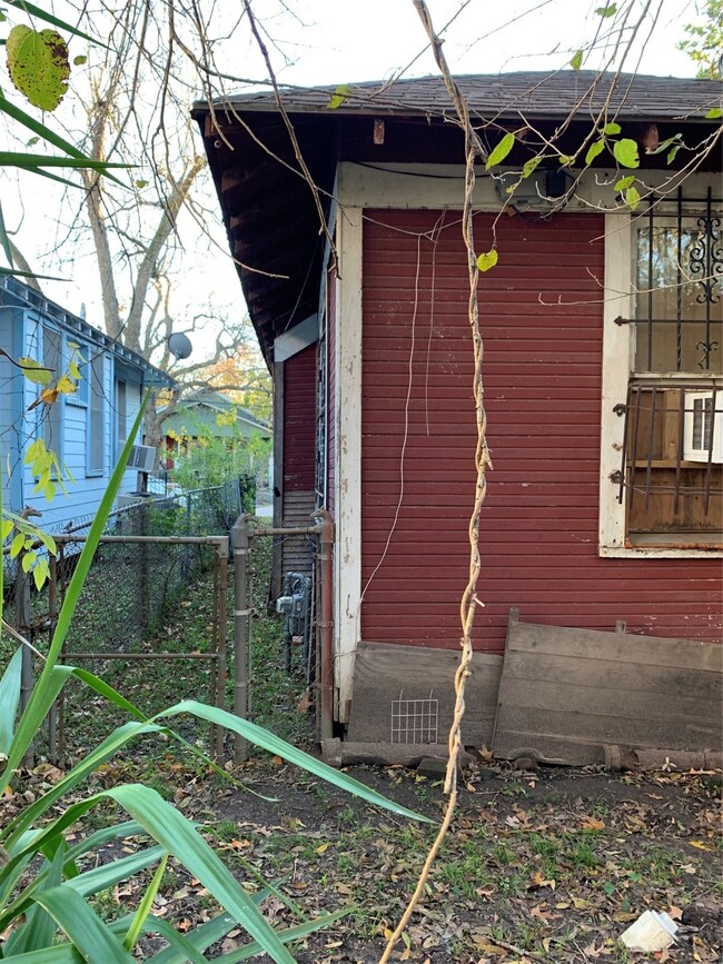 617 E 6th 1/2 St, Houston, TX 77007 - photo 5