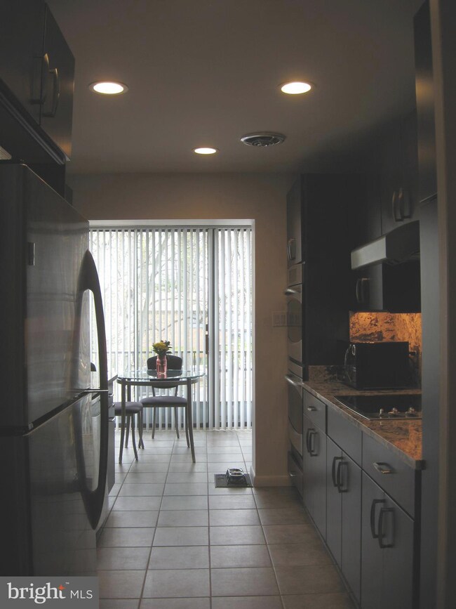 6350 Red Cedar Place unit 311, Baltimore, MD 21209 - photo 2