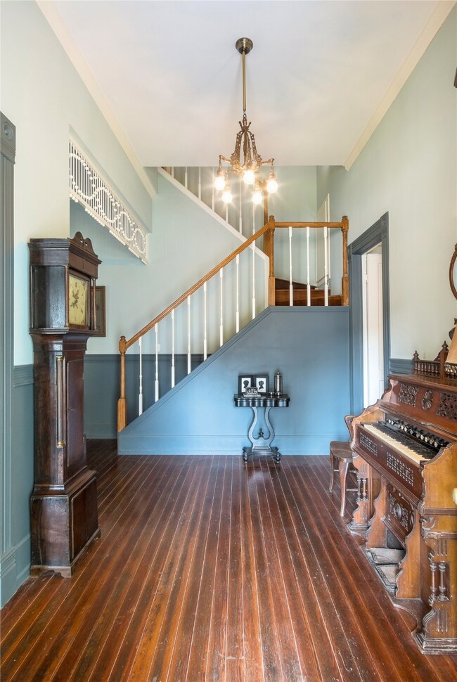 608 W Lang St, Alvin, TX 77511 - photo 4