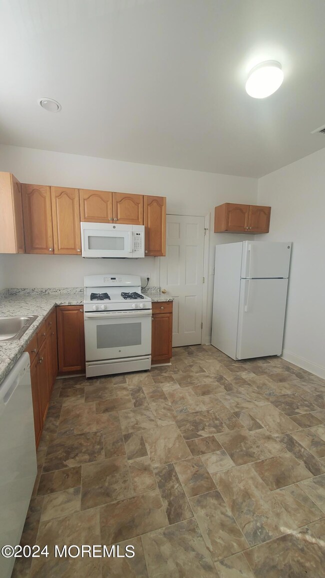 154 Main St unit 201, Matawan, NJ 07747 - photo 3