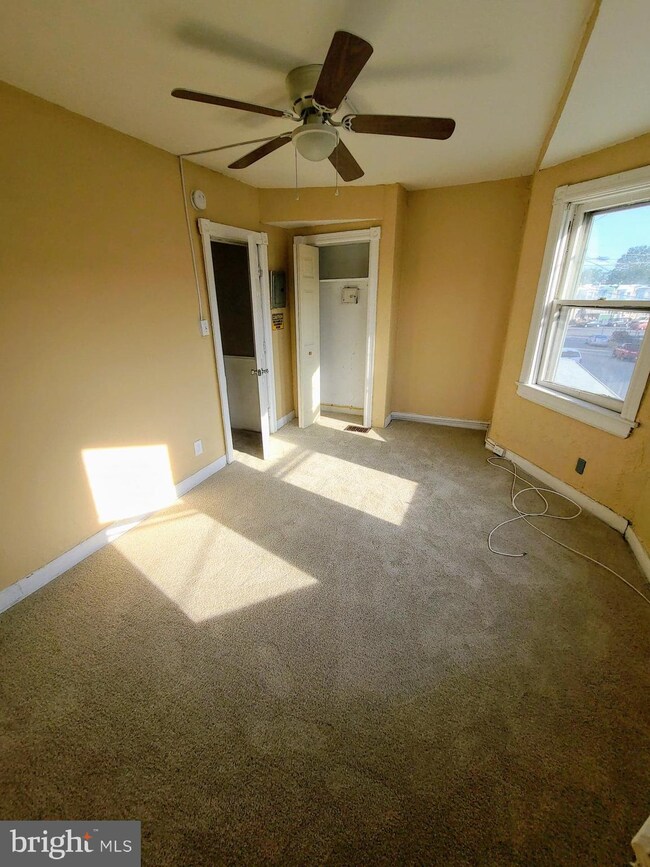 221 Warren St, Gloucester City, NJ 08030 - photo 4