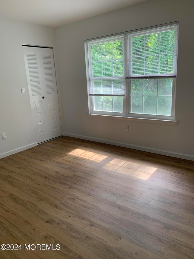 31 Snowburry Ct unit 296, Red Bank, NJ 07701 - photo 6