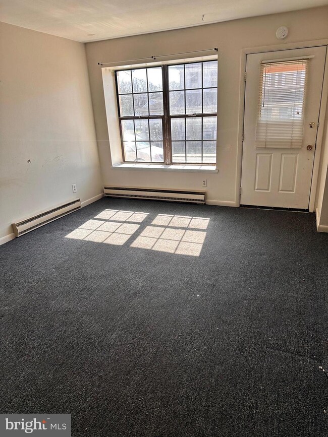 453 E Walnut St, Perkasie, PA 18944 - photo 4