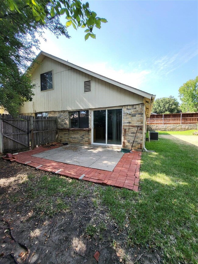 2136 Loma Verde Dr, Bedford, TX 76021 - photo 7