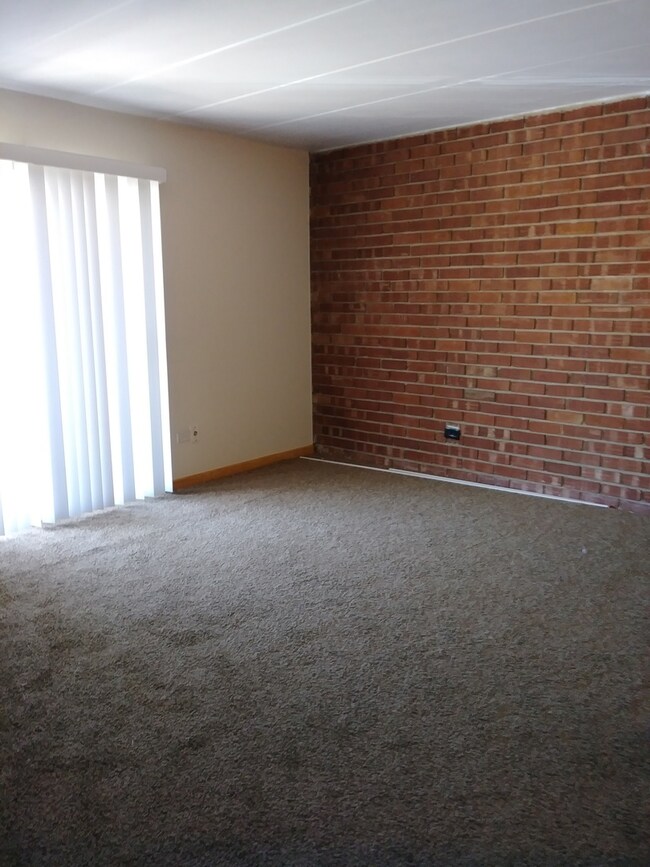 17011 Albany Ave unit 2E, Hazel Crest, IL 60429 - photo 4