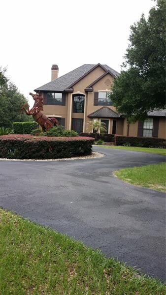 Gracious approach w/circle drive