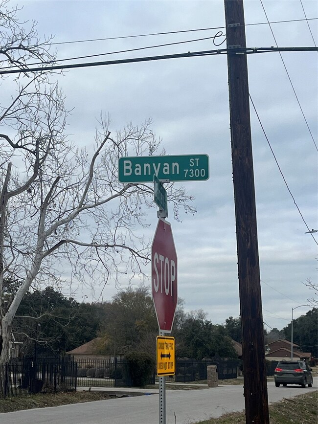 7303 Banyan St, Houston, TX 77028 - photo 3