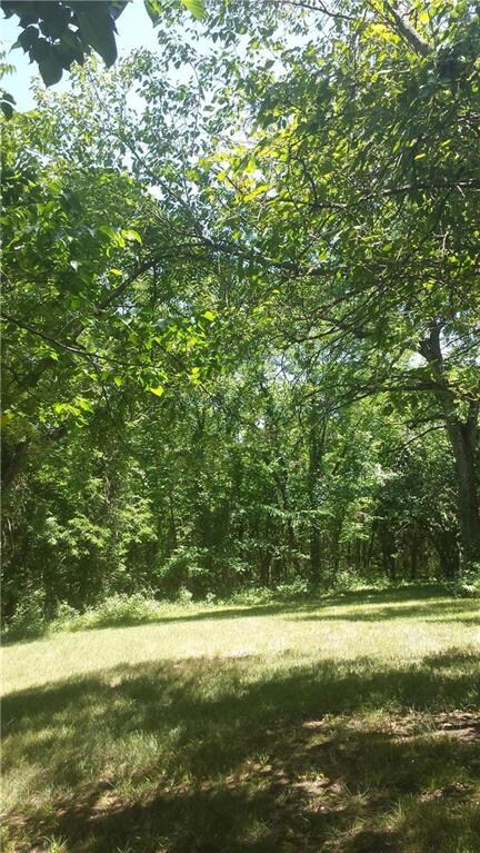More views of the incredible nature and treed acre