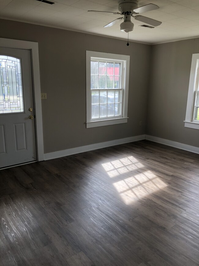 306 S Woodland St unit A, Manchester, TN 37355 - photo 2