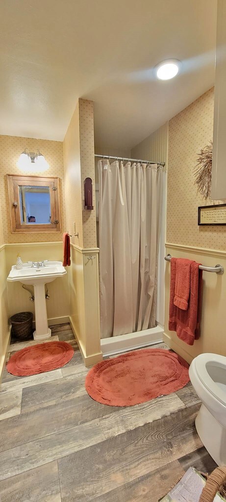 212 Cedarvale Rd, Bay City, TX 77414 - photo 4