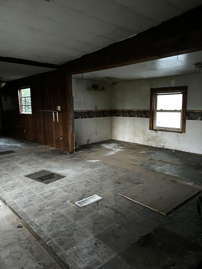 Living Room and Tip out 35 2nd
