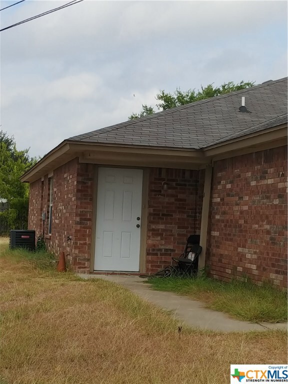 1015 Hawk Trail unit 1-2, Copperas Cove, TX 76522 - photo 3