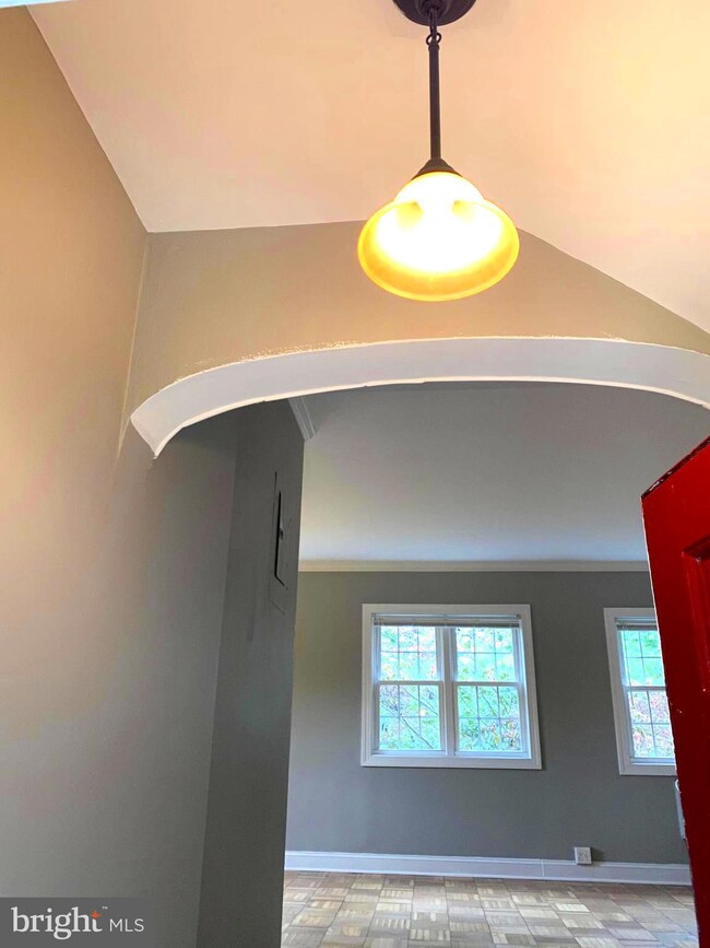 3251 Martha Custis Dr, Alexandria, VA 22302 - photo 5