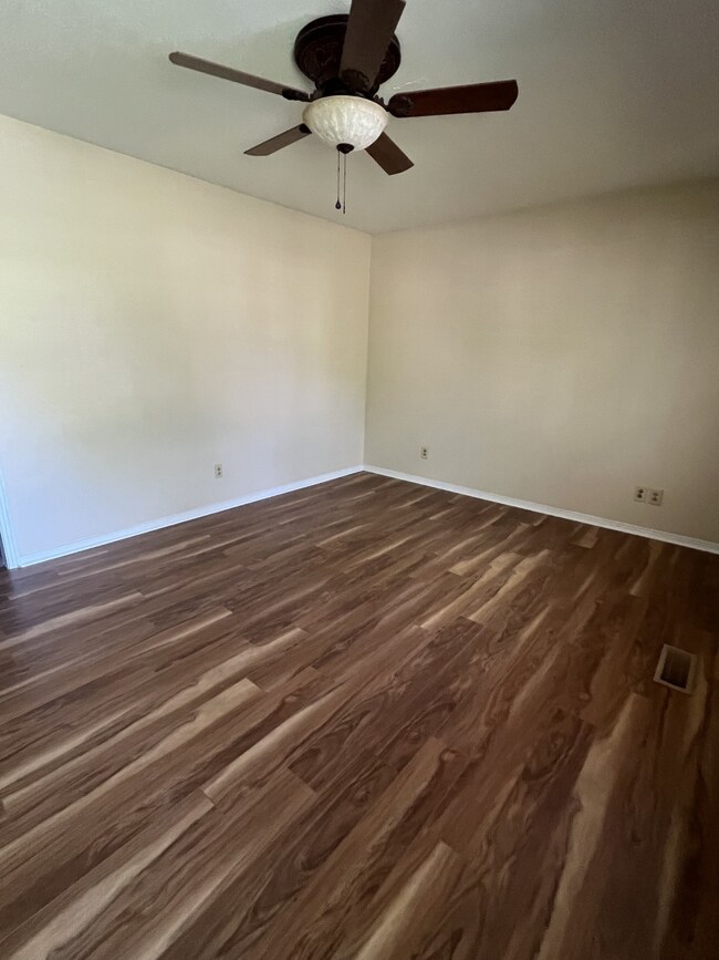 720 Hawthorne St, Hopkinsville, KY 42240 - photo 3