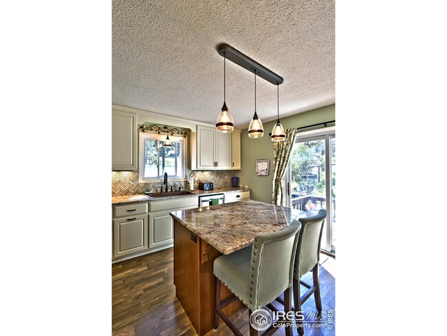 Awesome newly redone Kitchen