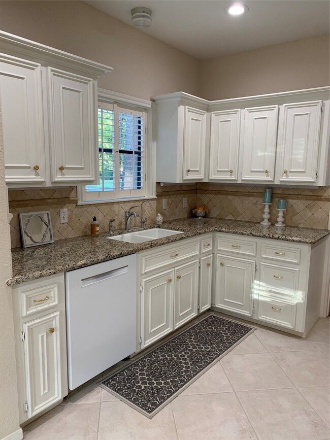 25711 Overlake Dr, Spring, TX 77380 - photo 2