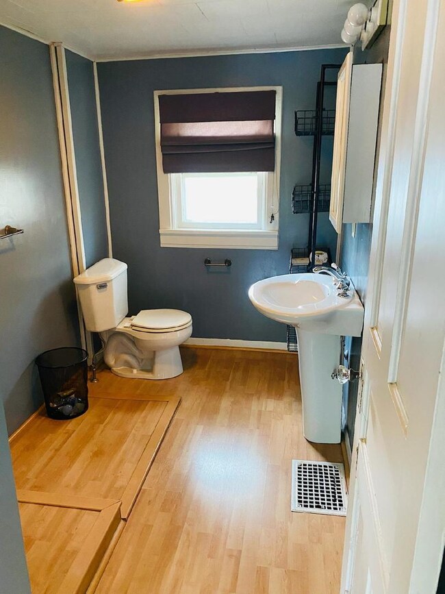 312 W 6th St, Dixon, IL 61021 - photo 4