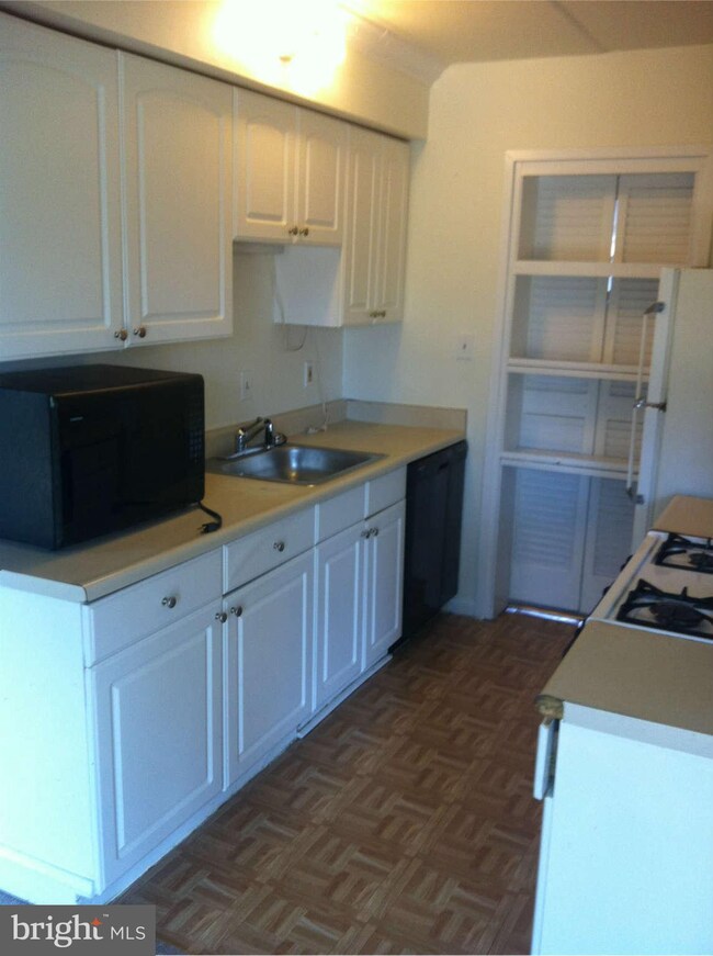 2315 Freetown Ct unit 1B, Reston, VA 20191 - photo 4