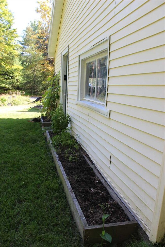 1258 Montalona Rd, Dunbarton, NH 03046 - photo 3