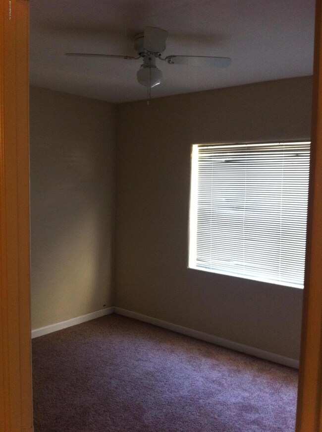 465 Tabor Dr E, Jacksonville, FL 32216 - photo 4