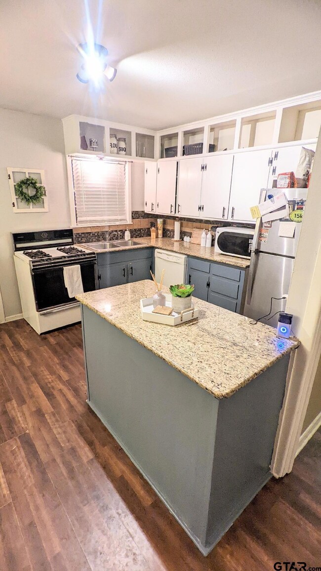 1512 Woodland Hills Dr, Tyler, TX 75701 - photo 5