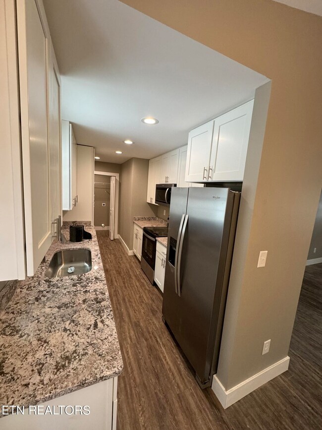 112 Highland View Dr, Knoxville, TN 37920 - photo 4