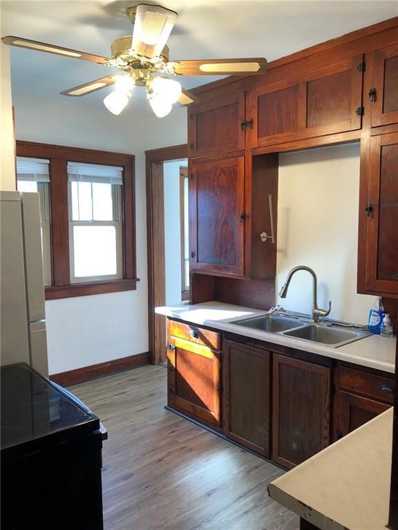 400 W 2nd St S, Newton, IA 50208 - photo 4