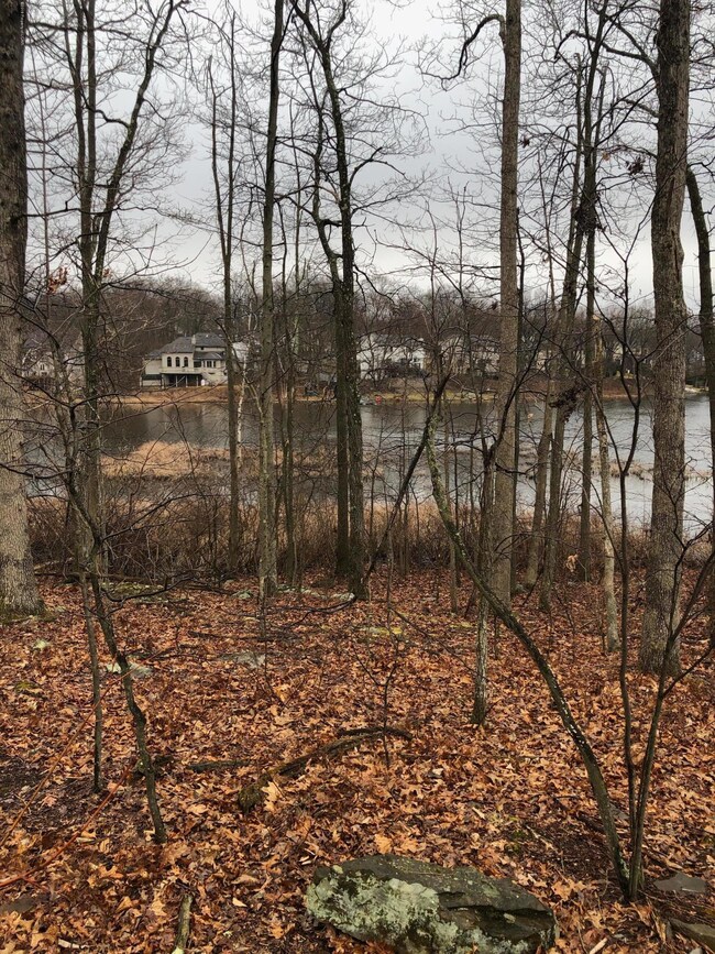 610 Lakeview Dr, Mountain Top, PA 18707 - photo 2