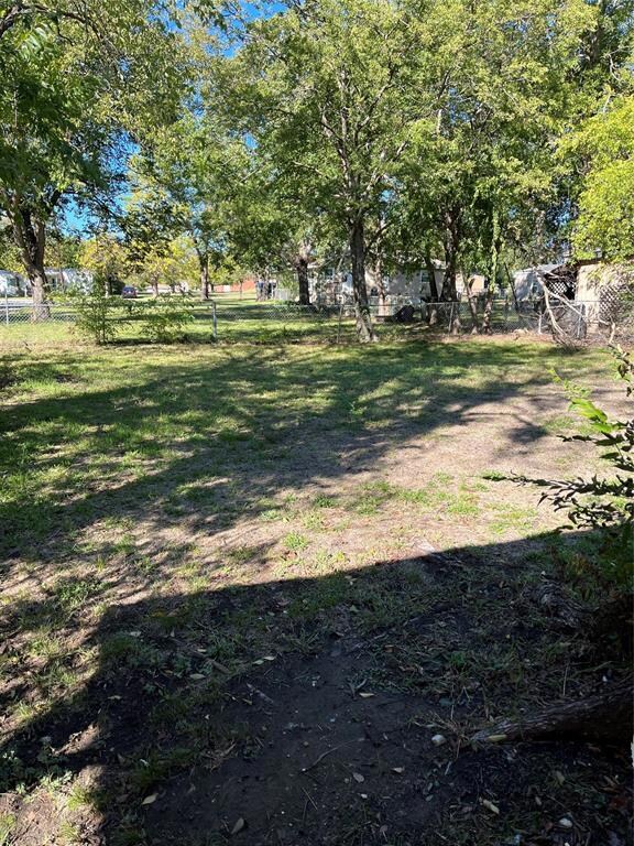 1623 Roy St, Gainesville, TX 76240 - photo 4