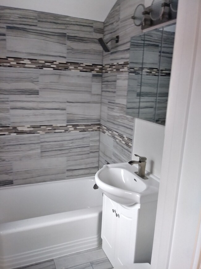 925 Manchester Ave, Westchester, IL 60154 - photo 5