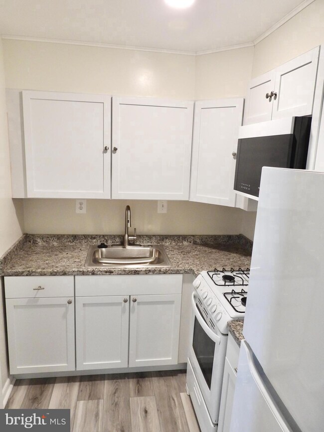 Lorcom House unit 65, Arlington, VA 22207 - photo 4