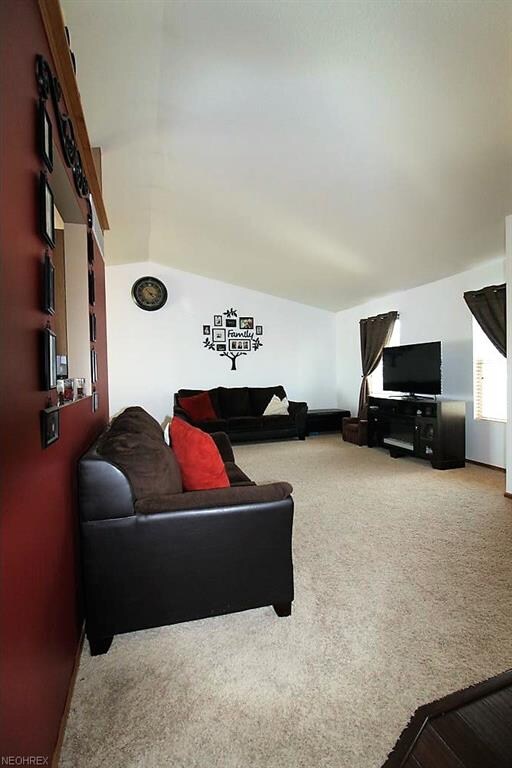 Tastefully decorated Living Room!