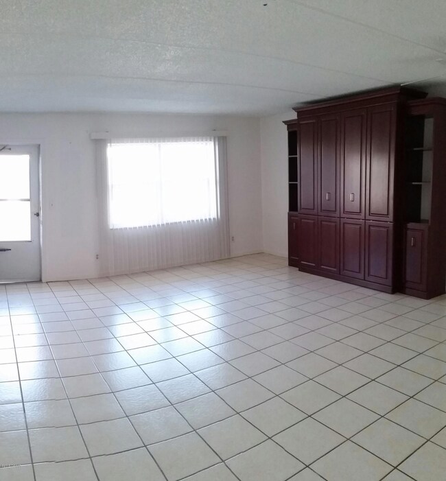 LIVING ROOM 1