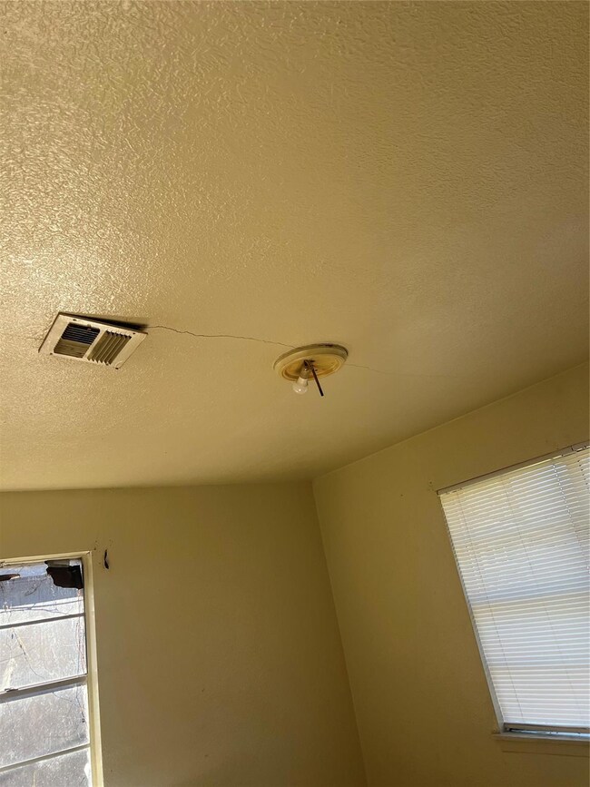 Room details featuring a textured ceiling