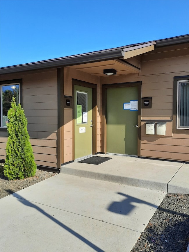 189 NW Glenhart Ave, Winston, OR 97496 - photo 3