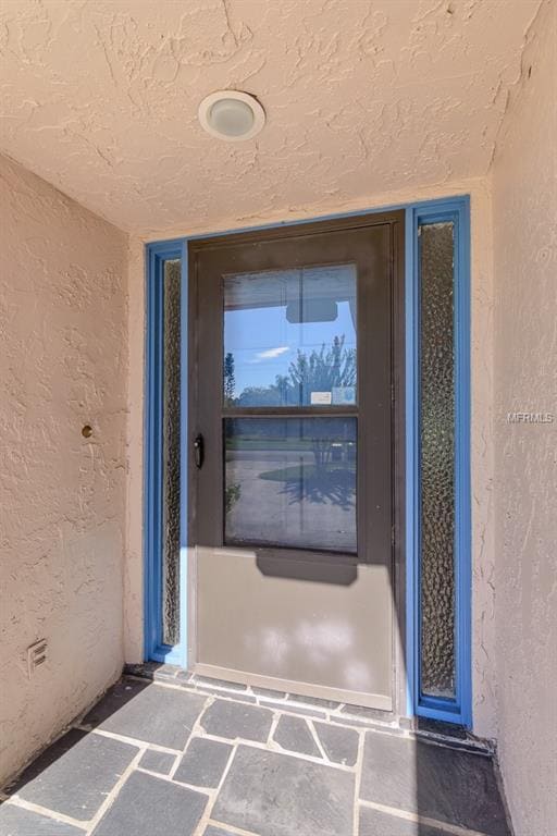 Covered Front Entryway with Screen Door!