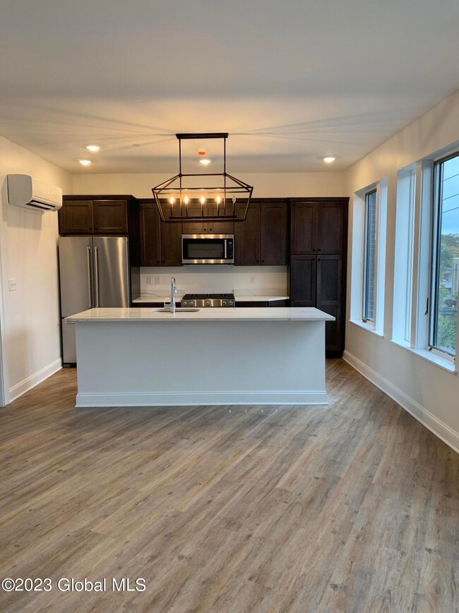 68 Putnam St unit 303, Saratoga Springs, NY 12866 - photo 2