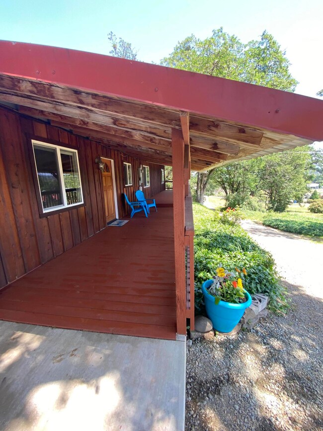 6671 Cypress Dr, Central Point, OR 97502 - photo 5