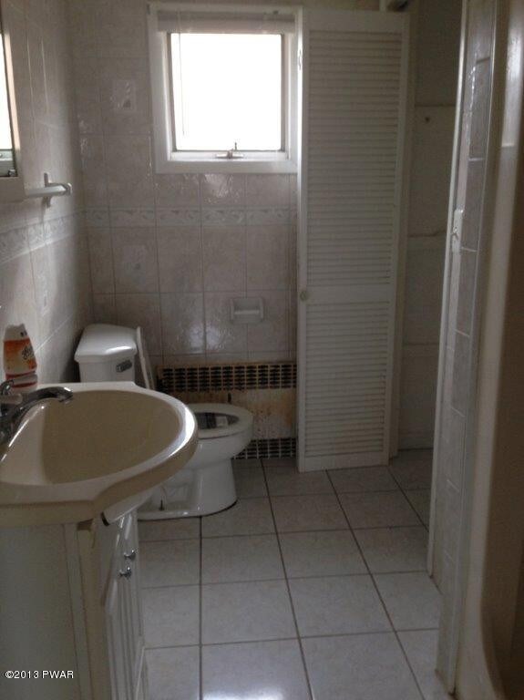 317 W Ann St, Milford, PA 18337 - photo 7
