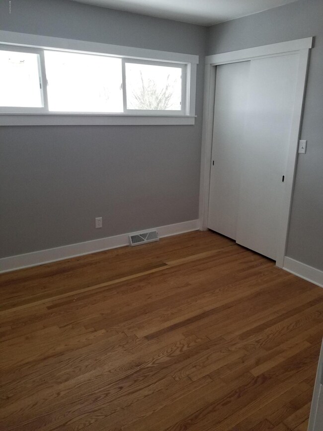 1410 Sweet St NE, Grand Rapids, MI 49505 - photo 4