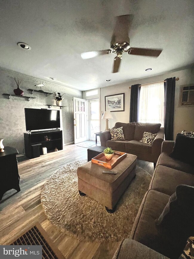 6 N Sycamore Ave, Aldan, PA 19018 - photo 6