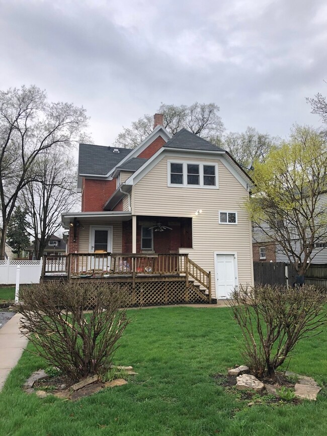 119 N Myrtle Ave unit 2, Elmhurst, IL 60126 - photo 2