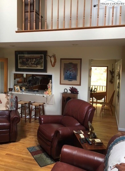 290 Fais DoeDoe living, dining, kitchen & loft are