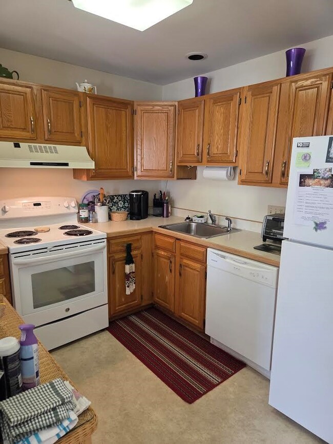 332 Parkside Rd unit 17, New London, NH 03257 - photo 2