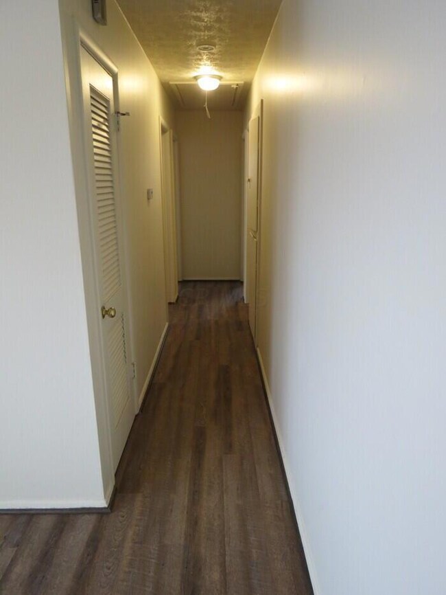 1770 Eastbrook Dr S, Columbus, OH 43223 - photo 7