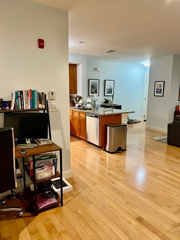 115 Crowninshield Rd unit C3, Brookline, MA 02446 - photo 5