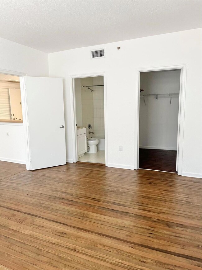 401 Northwood Rd unit 202, West Palm Beach, FL 33407 - photo 3