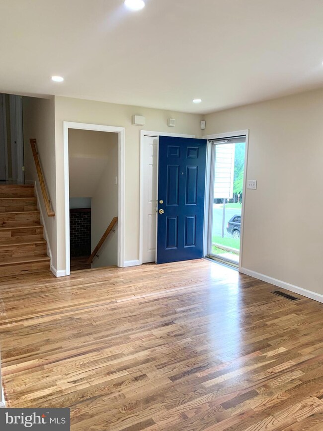 26 Blackburn Ct, Burtonsville, MD 20866 - photo 2