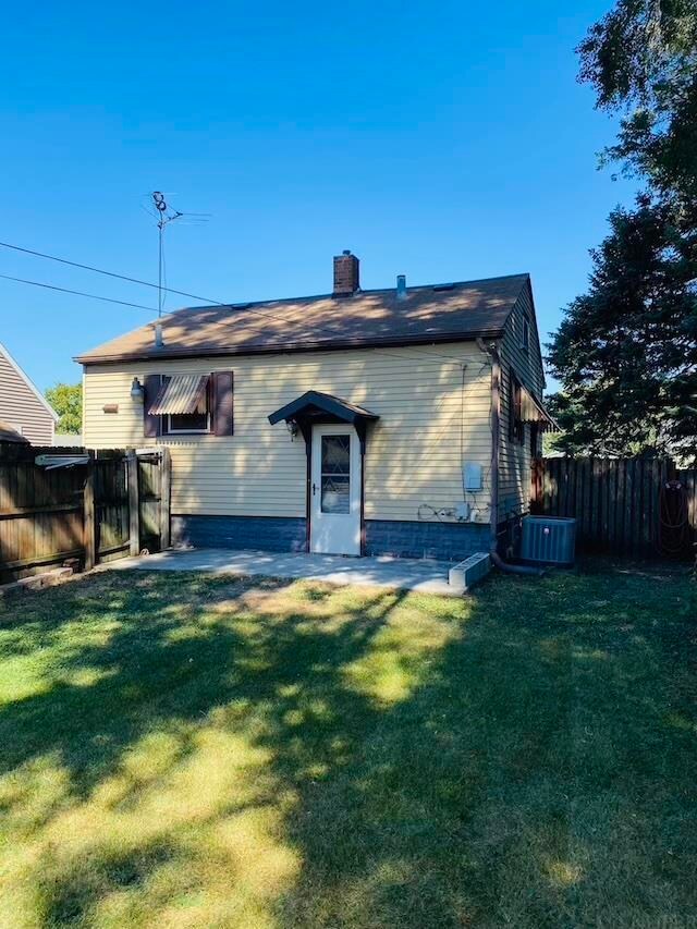 1022 Hawthorne Ave, Waterloo, IA 50702 - photo 2